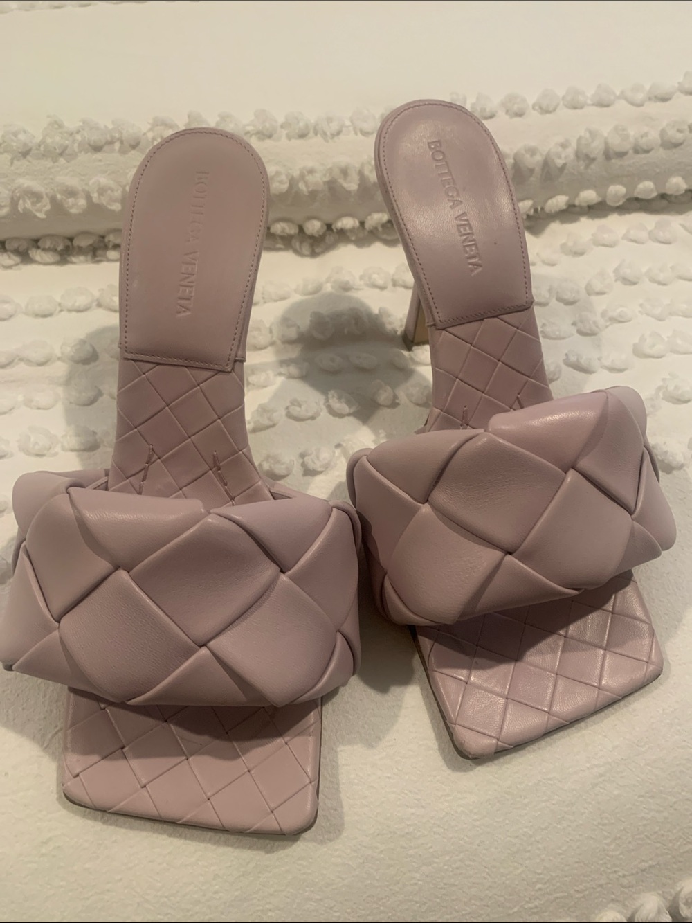 Bottega Veneta lilac slides